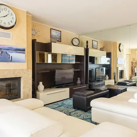 Apartment Riflesso Del Lario By Interhome
