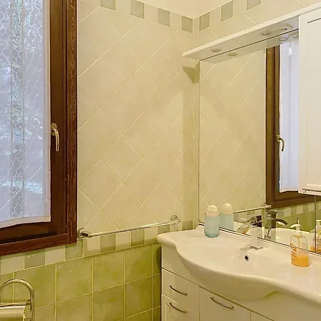 Apartment Riflesso Del Lario By Interhome Bellano